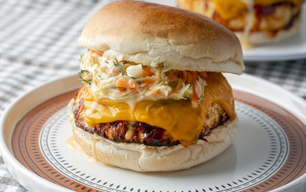 Barbekü Soslu Kereviz Burger Tarifi