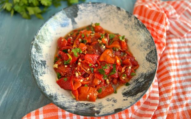 Kırmızı Biber Salatası Tarifi