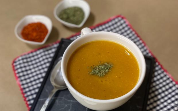 Salçalı Kırmızı Mercimek Çorbası Tarifi