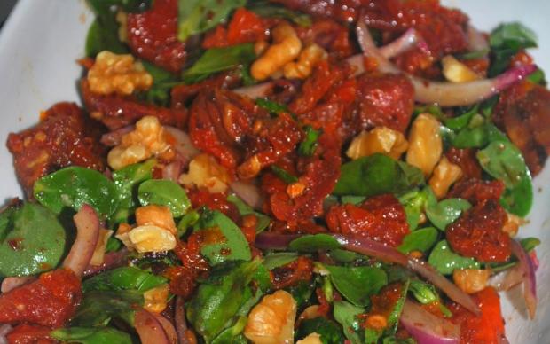 Semizotlu Kuru Domates Salatası Tarifi