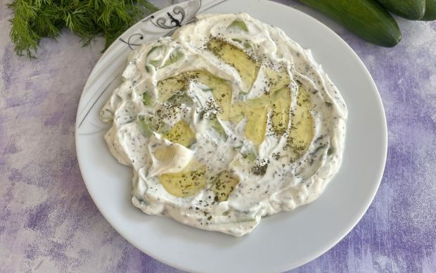 Yoğurtlu Salatalık Mezesi Tarifi