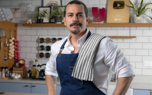 Ferhat Bora kimdir?