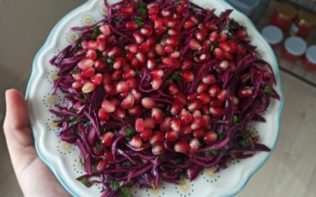 Narlı Mor Lahana Salatası Tarifi