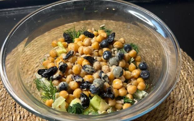 Kuru Üzümlü Yeşillik Salatası Tarifi