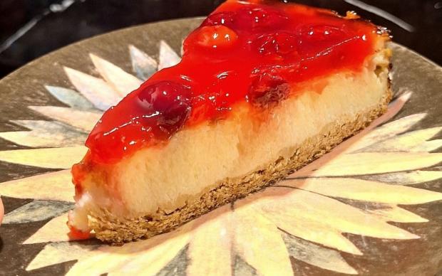 Peynirsiz Vişneli Cheesecake Tarifi