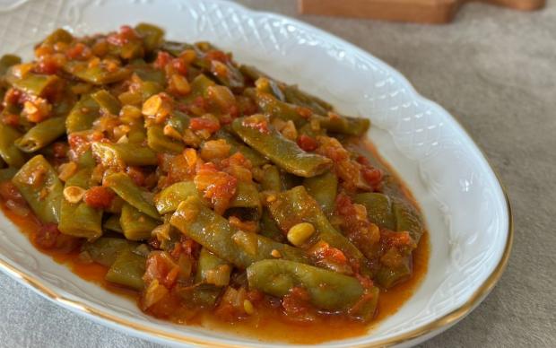 Zeytinyağlı Ayşekadın Fasulye Tarifi