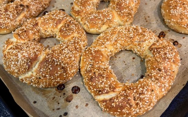 Ev Yapımı Susamlı Sokak Simidi Tarifi