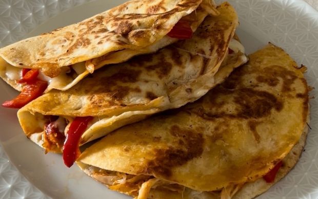 Tavuklu Kaşarlı Quesadilla Tarifi