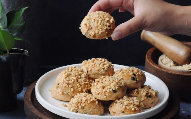 Damla Çikolatalı Fındık Parçalı Kurabiye Tarifi