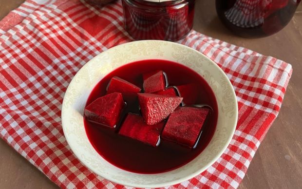 Haşlamadan Kırmızı Pancar Turşusu Tarifi