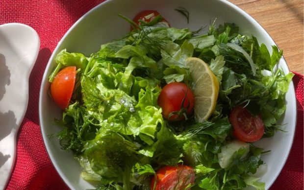 Isırgan Otlu Yeşil Salata Tarifi