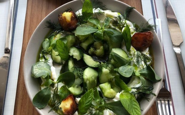 İsli Yoğurt Salatası Tarifi