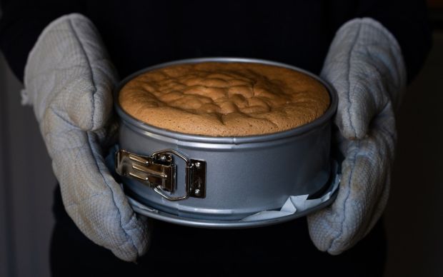 Kelepçeli kek kalıbı