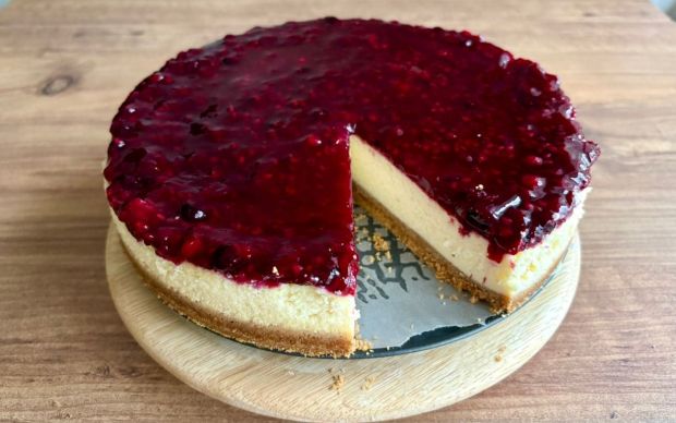 Orman Meyvesi Soslu Cheesecake Tarifi