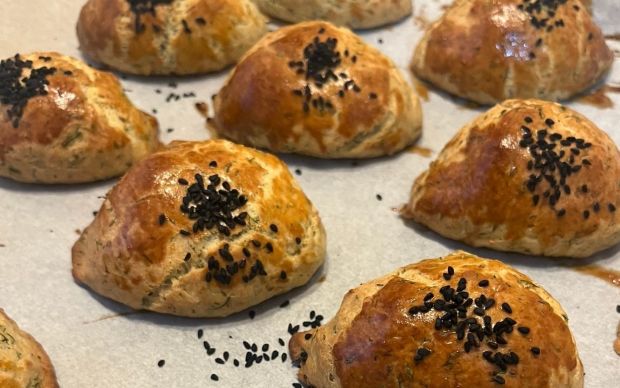 Pastane Usulü Kıyır Dereotlu Poğaça Tarifi