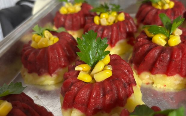 Porsiyonluk Renkli Patates Salatası