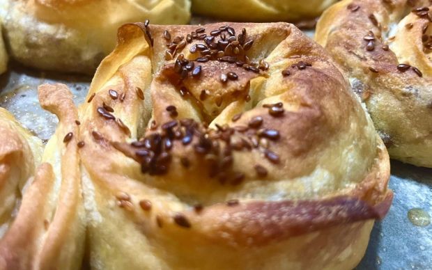 Hazır Yufkadan Kıymalı Gül Böreği Tarifi