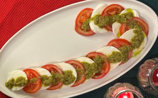 Mozzarella Domates Salatası Tarifi