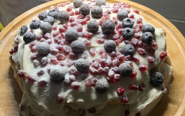 Orman Meyveli Yumuşacık Pasta Tarifi