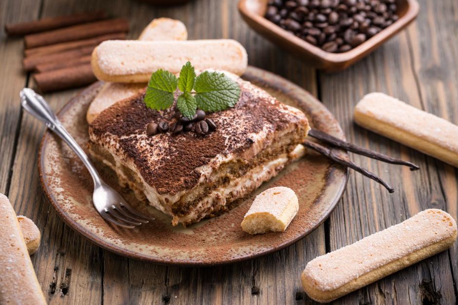 https://yemek.com/tarif/kolay-tiramisu/ | Kolay Tiramisu Tarifi