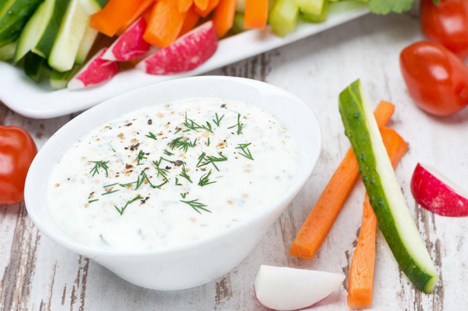 https://yemek.com/tarif/soslu-salatalik/ | Soslu Salatalık Tarifi