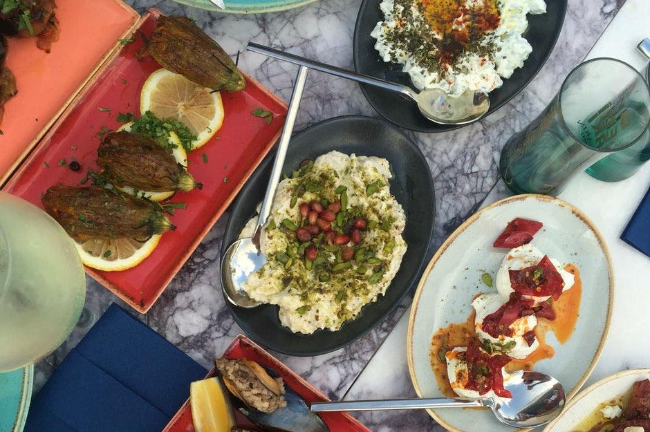 https://tr.foursquare.com/v/chef-mezze/571ea640498ebf73d748c11b?openPhotoId=579ce0a1498ed629a4cf3fe6 |tr.foursquare.com