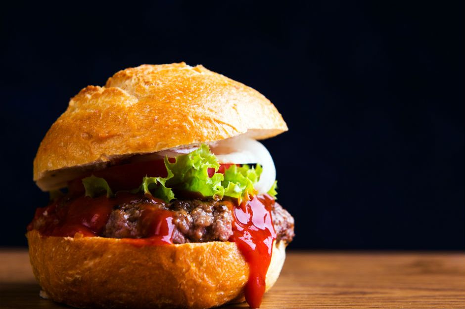 https://yemek.com/tarif/domates-soslu-hamburger/ |  Domates Soslu Hamburger Tarifi
