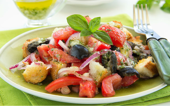 https://yemek.com/tarif/panzanella/ | Panzanella Tarifi