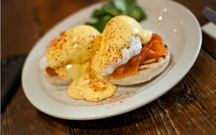 https://yemek.com/tarif/eggs-benedict/ | Eggs Benedict Tarifi