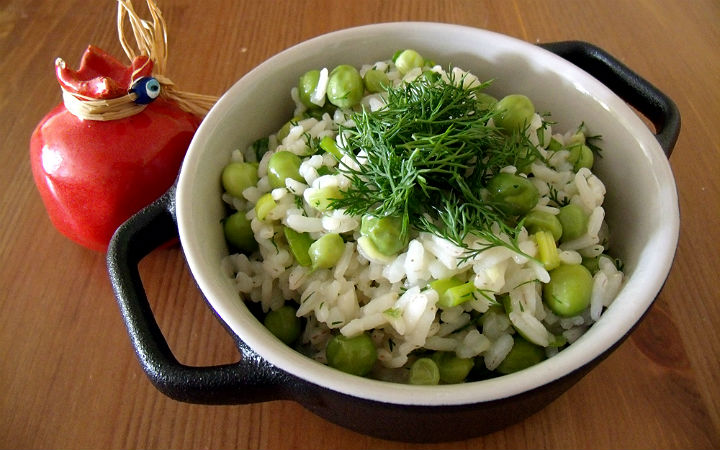 https://yemek.com/tarif/zencefilli-pirinc-salatasi/#.V-4jdvCLTIU | Zencefil Soslu Pirinç Salatası