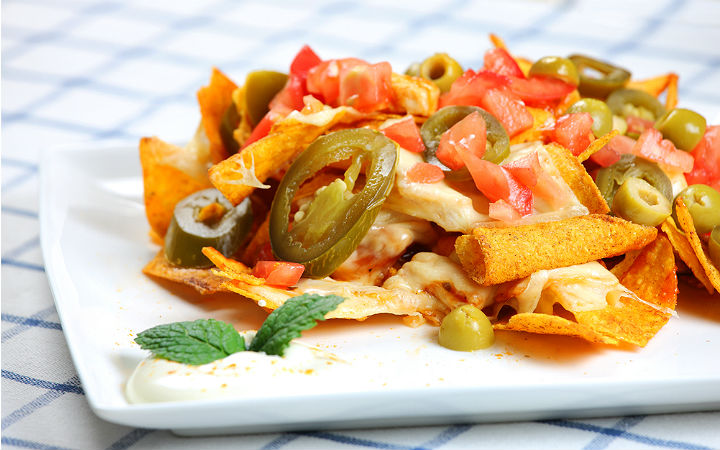 https://yemek.com/tarif/nachos/#.V5IC0LiLTIU | Nachos Tarifi
