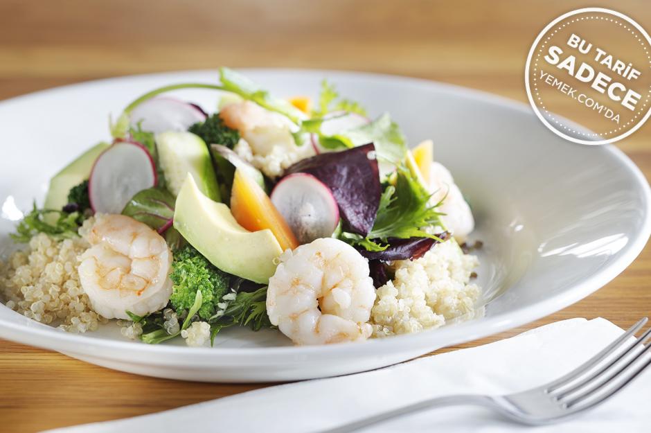 https://yemek.com/tarif/kitchenette-kinoa-salatasi/ | Fotoğraf: Özgür Bakır / Kitchenette Kinoa Salatası Tarifi