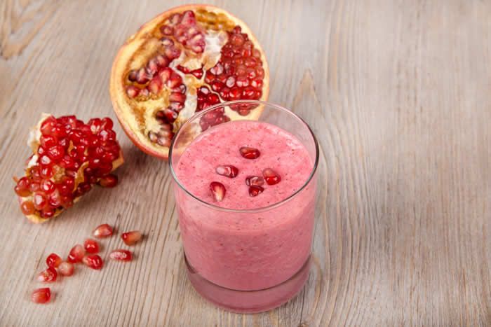 http://www.blenderbabes.com/lifestyle-diet/pomegranate-berry-smoothie | blenderbabes - detoks içecekler