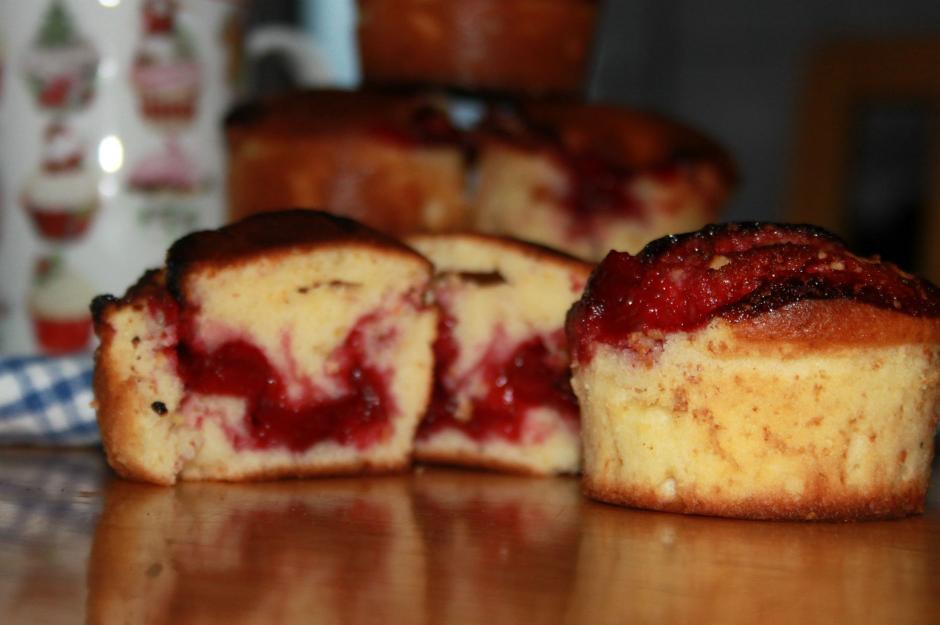 https://yemek.com/tarif/visne-dolgulu-limonlu-muffin/ | Vişne Dolgulu Limonlu Muffin Tarifi