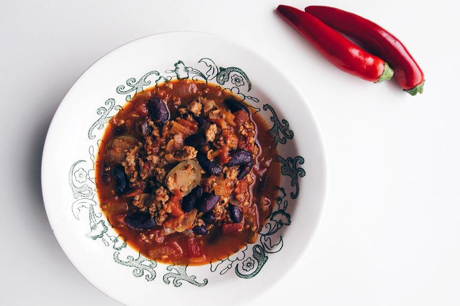 https://yemek.com/tarif/chili-con-carne/ | Chili Con Carne Tarifi