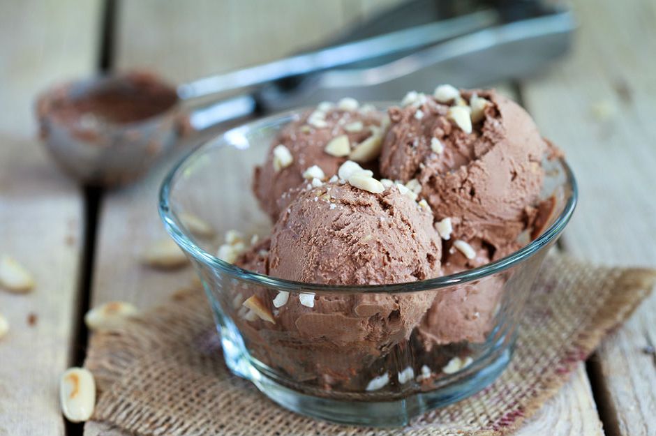 https://yemek.com/tarif/cikolatali-dondurma/ | Çikolatalı Dondurma Tarifi