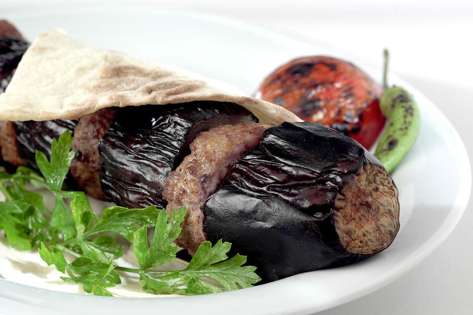 https://yemek.com/tarif/patlican-kebabi/ | Patlıcan Kebabı Tarifi