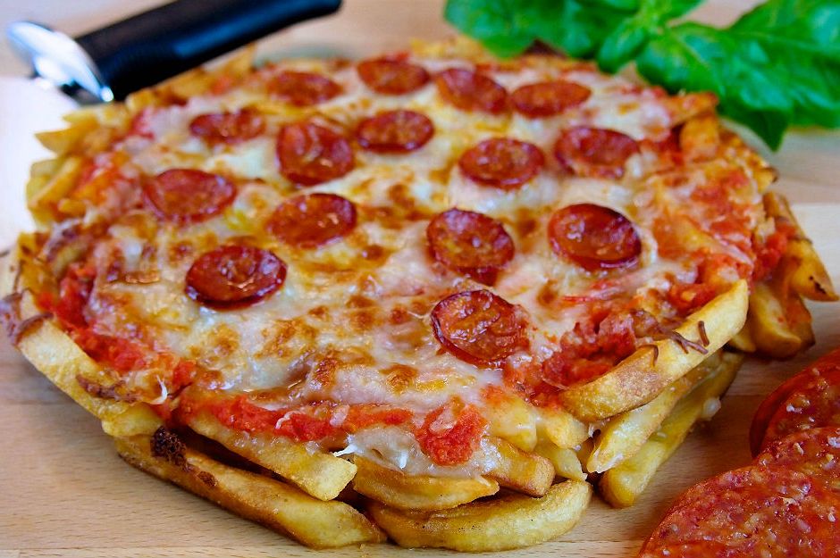 https://yemek.com/tarif/patates-tabanli-pizza/ | Patates Tabanlı Pizza Tarifi