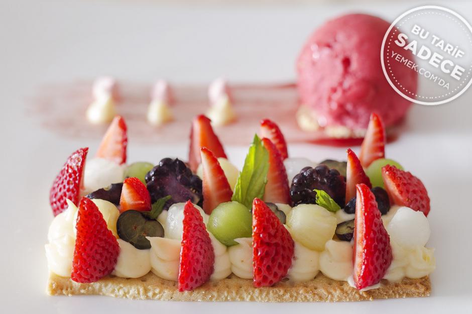 https://yemek.com/tarif/meyveli-tart/ | Fotoğraf: Özgür Bakır / Meyveli Tart Tarifi