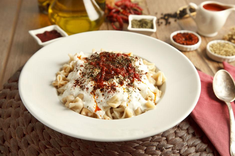 https://yemek.com/tarif/manti/ | Mantı Tarifi