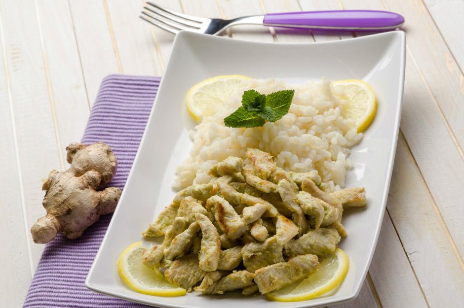 https://yemek.com/tarif/zencefilli-tavuk-ve-pilav/ | Zencefilli Tavuk ve Pilav