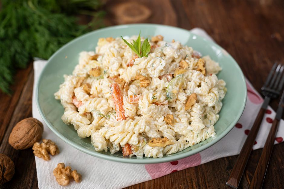 Doyurucu Lezzet: Sebzeli Makarna Salatası