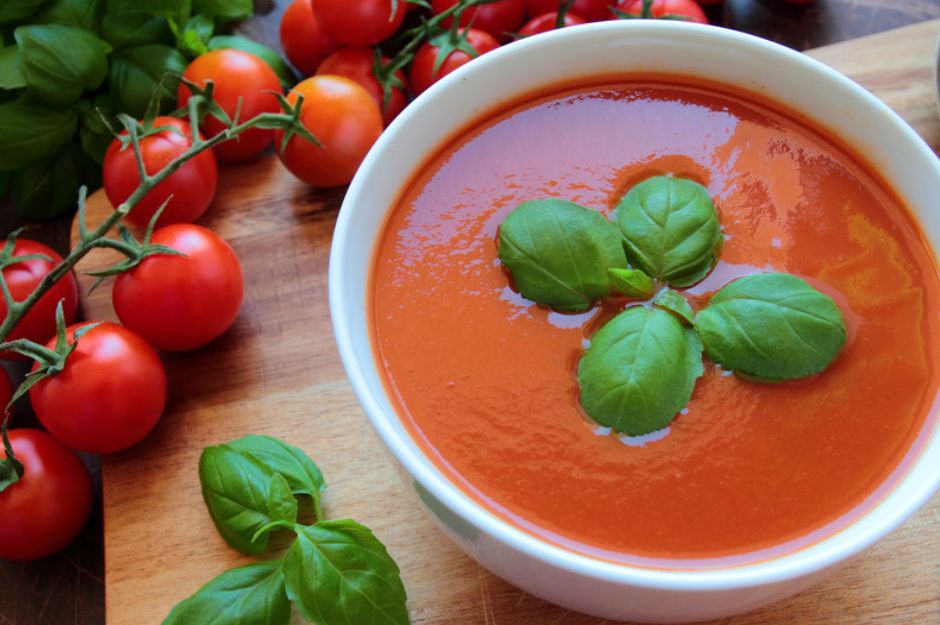 https://yemek.com/tarif/kozlenmis-domates-corbasi/ | Közlenmiş Domates Çorbası Tarifi