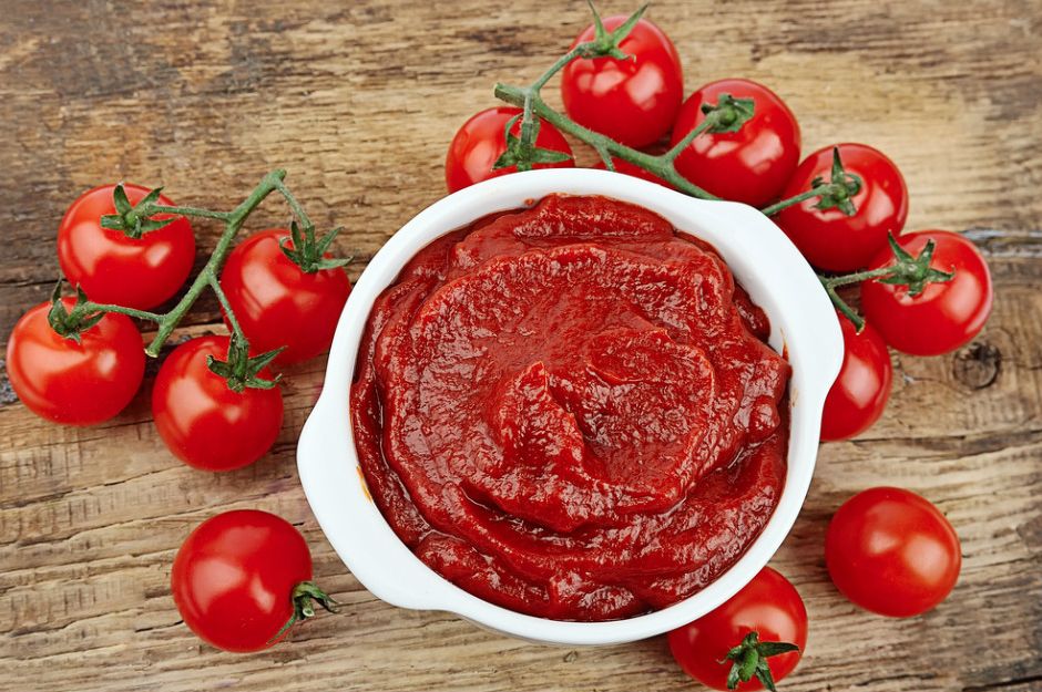 https://yemek.com/tarif/domates-salcasi/ | Domates Salçası Tarifi