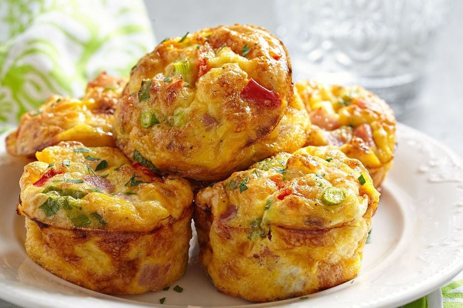 https://yemek.com/tarif/salamli-kahvaltilik-muffin | Salamlı Kahvaltılık Muffin Tarifi