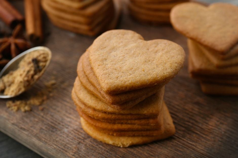 https://yemek.com/tarif/tarcinli-kalp-kurabiye/ | Tarçınlı Kalp Kurabiye Tarifi