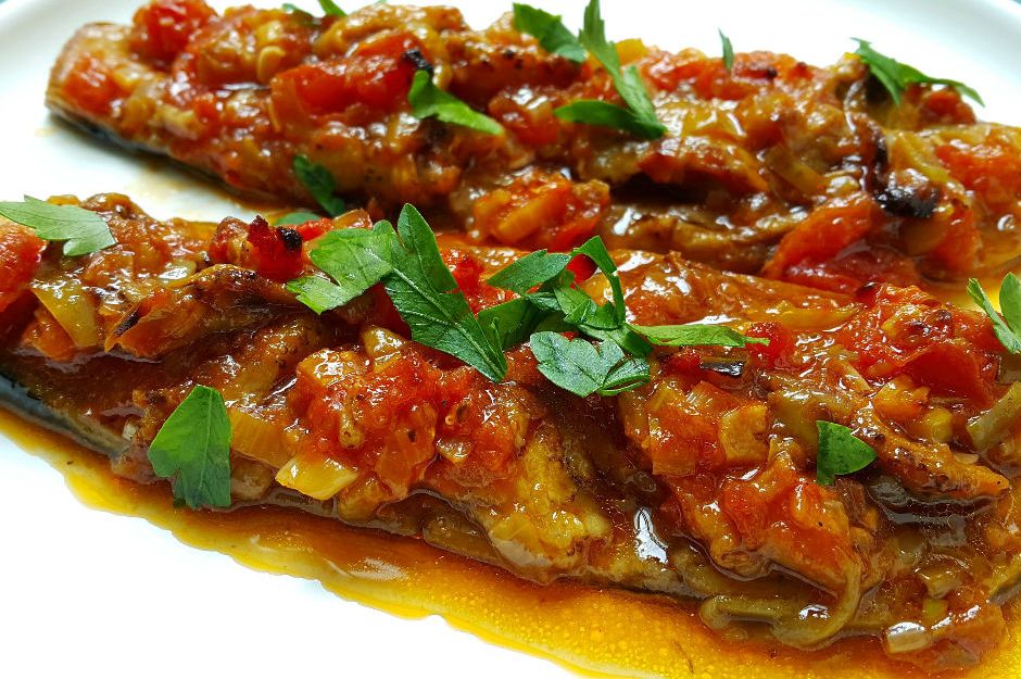 https://yemek.com/tarif/zeytinyagli-patlican | Zeytinyağlı Patlıcan Tarifi
