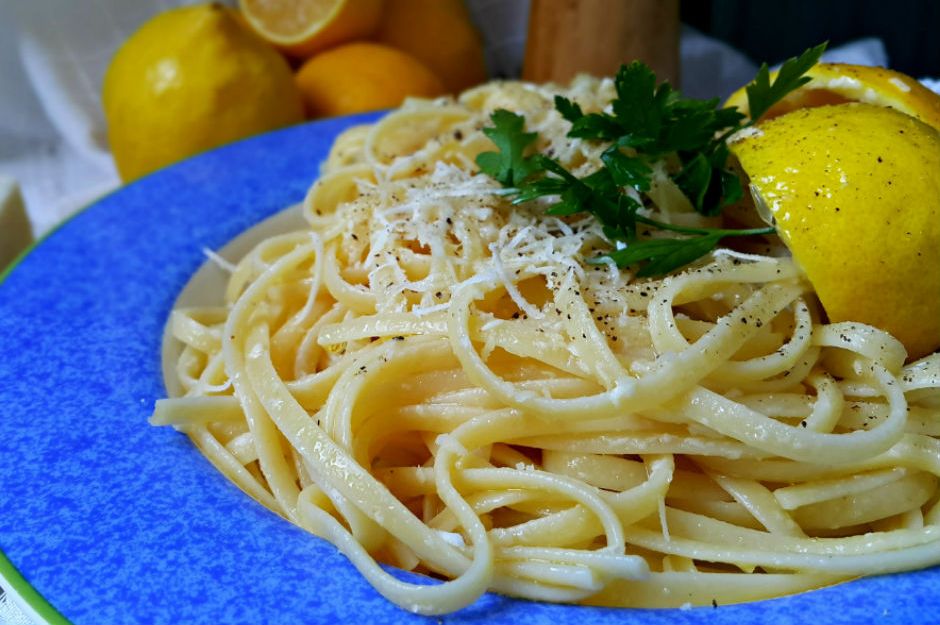 https://yemek.com/tarif/limonlu-spagetti/ | Limonlu Spagetti Tarifi 