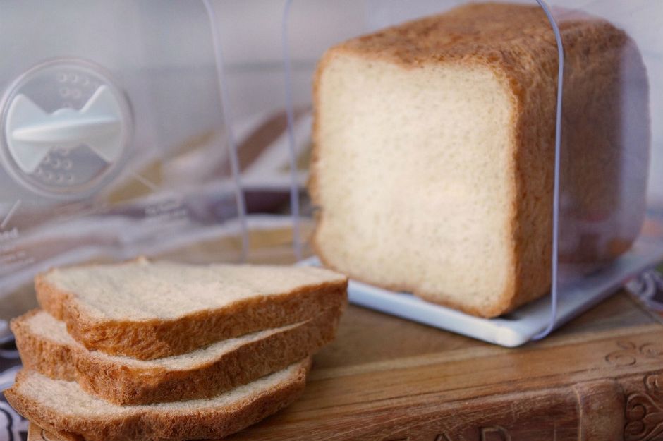 http://www.raveandreview.com/2017/02/the-perfect-bread-machine-white-bread-and-how-to-keep-it-fresh.html | raveandreview
