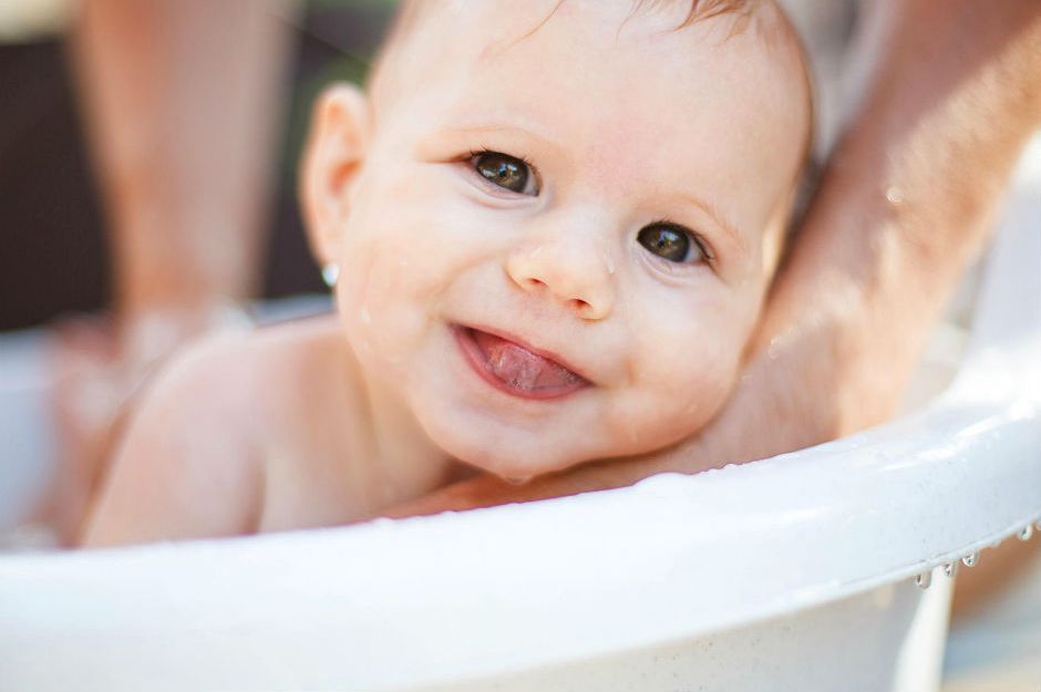 http://confrazzled.com/bathing-your-baby-for-the-first-time/ | confrazzled